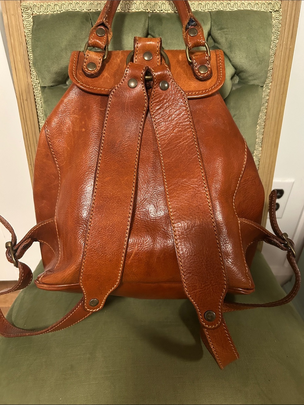 Italian Vintage Leather Backpack - Picture 3 of 11